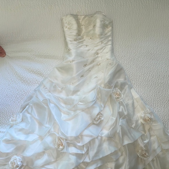 Beautiful handmade from Spain traditional wedding dress - Picture 2 of 7
